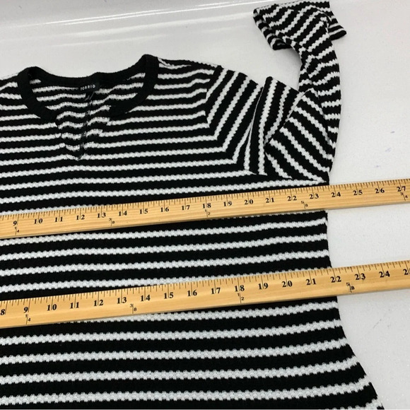 Torrid Womans V Neck Long Sleeve Knit Top 2X  Black White Stripe Casual Workwear - Picture 8 of 9